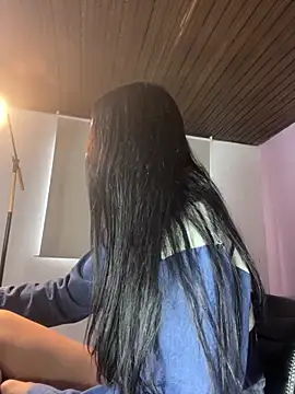 Bella Pinkk online show from 03.12.26