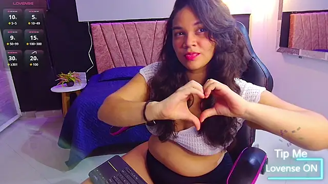 scarlettt  joness online show from 04.10.26