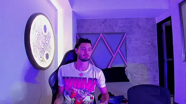 Snapshot of Wolf_Kitty chatting on 04.01.26 Wolf Kitty online show from 04.01.26