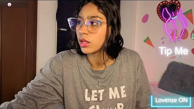 PaulaCutexs online show from 04.14.26