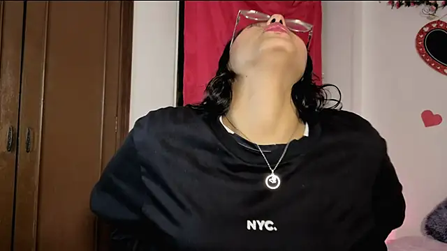 PaulaCutexs online show from 05.04.26