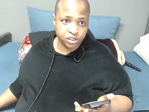 Snapshot of Bustydiva83 chatting on 06.25.26 Bustydiva83 online show from 06.25.26