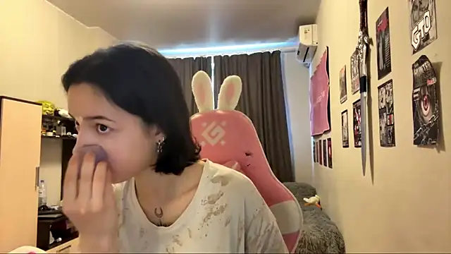 Snapshot of KateMiragee chatting on 03.19.26 KateMiragee online show from 03.19.26