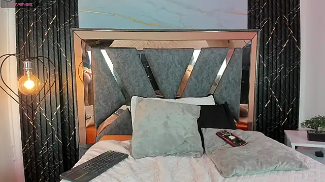 Safiro Evans online show from 03.20.26