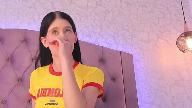 saraa joness  online show from 07.03.26