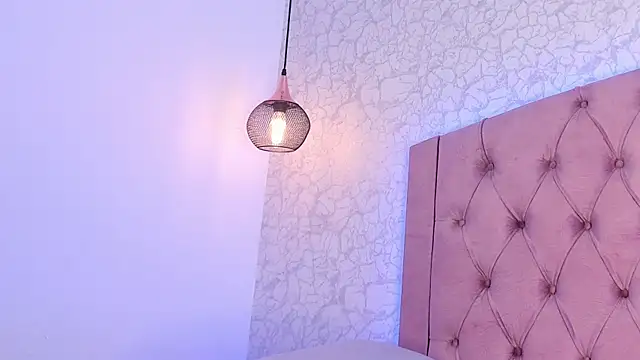 saraa joness  online show from 07.24.26