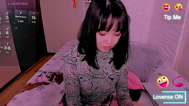 Snapshot of Akiko_Yun chatting on 04.18.26 Akiko Yun online show from 04.18.26