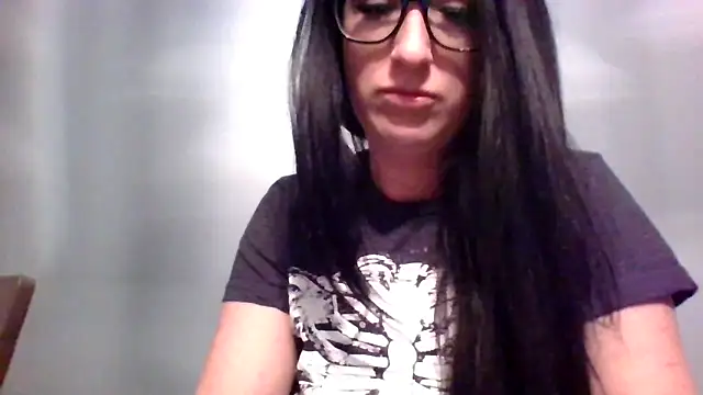 TheVictoriaWolf online show from 03.28.26