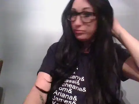 TheVictoriaWolf online show from 04.05.26
