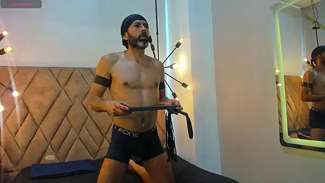 Snapshot of Jorge_Perezz chatting on 03.30.26 Jorge Perezz online show from 03.30.26