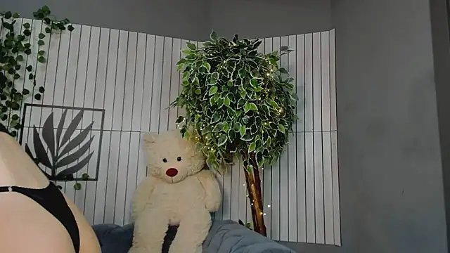 MilaLewi online show from 04.15.26