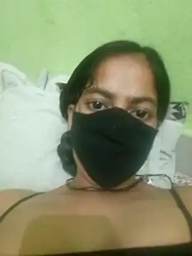 Snapshot of nidhiyadav00 chatting on 04.15.26 nidhiyadav00 online show from 04.15.26