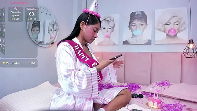 tifannygrey  online show from 04.28.26