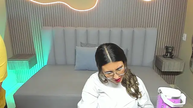 Amy Estrellita online show from 04.16.26