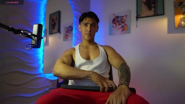 Tayler Cross  online show from 03.15.26