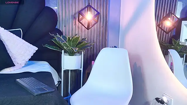  charlotte quee  online show from 05.01.26
