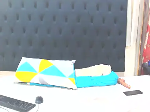 Dark Slim Thick online show from 03.16.26