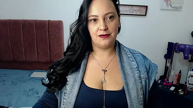 Snapshot of Veroniicabbw_ chatting on 06.04.26 Veroniicabbw online show from 06.04.26