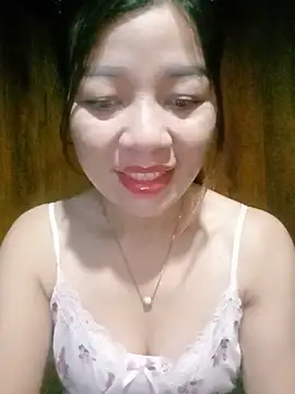 Snapshot of Yiyi102300 chatting on 06.07.26 Yiyi102300 online show from 06.07.26