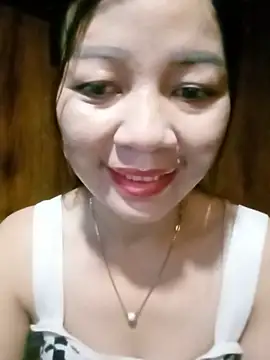Snapshot of Yiyi102300 chatting on 06.14.26 Yiyi102300 online show from 06.14.26