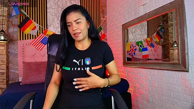Snapshot of AishaCambell_ chatting on 06.16.26 AishaCambell online show from 06.16.26