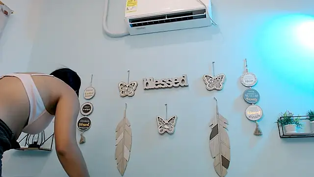 hotlatinaluna23 online show from 05.10.26