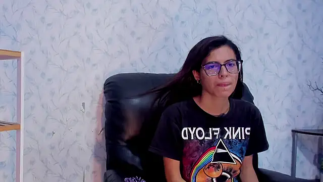 Snapshot of Emily_Lopera chatting on 07.04.26 Emily Lopera online show from 07.04.26