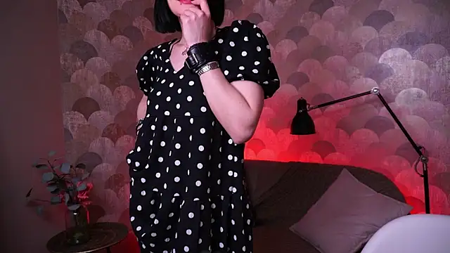 Velvet Lily online show from 04.07.26