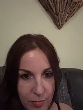 Snapshot of petitehotwife4u chatting on 04.15.26 petitehotwife4u online show from 04.15.26
