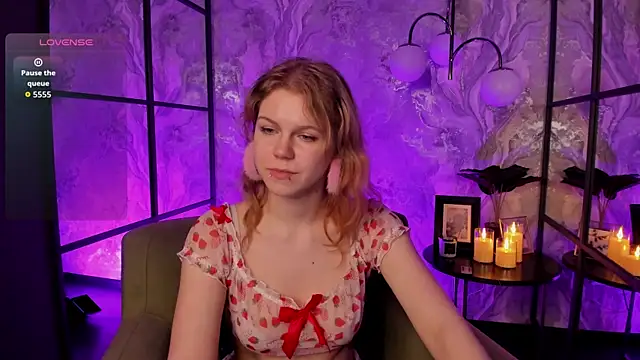 Snapshot of ElizabethVane chatting on 04.04.26 ElizabethVane online show from 04.04.26