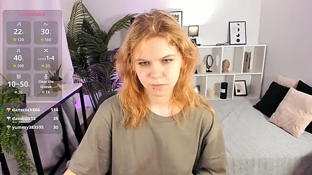 Snapshot of ElizabethVane chatting on 04.15.26 ElizabethVane online show from 04.15.26