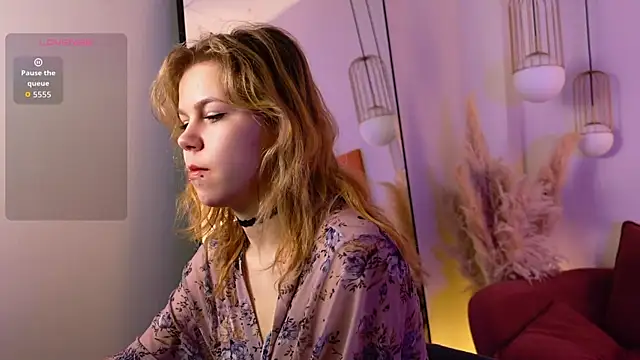 Snapshot of ElizabethVane chatting on 04.23.26 ElizabethVane online show from 04.23.26