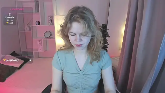 Snapshot of ElizabethVane chatting on 04.25.26 ElizabethVane online show from 04.25.26
