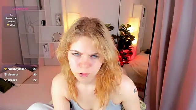 Snapshot of ElizabethVane chatting on 05.05.26 ElizabethVane online show from 05.05.26