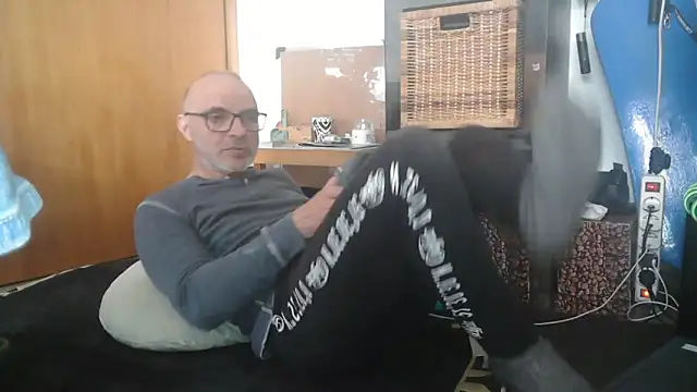 Snapshot of Thomate24 chatting on 03.25.26 Thomate24 online show from 03.25.26