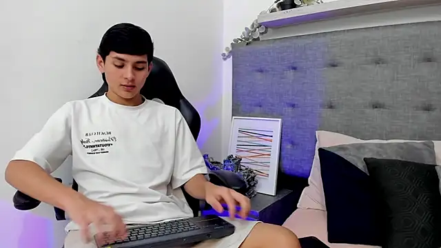 Andrew restrepoo online show from 03.19.26