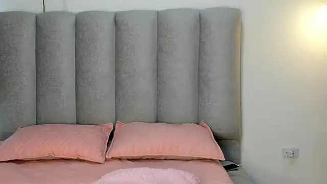 Snapshot of Valentina_lux1 chatting on 05.19.26 Valentina lux1 online show from 05.19.26