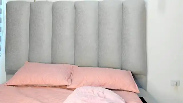 Snapshot of Valentina_lux1 chatting on 05.22.26 Valentina lux1 online show from 05.22.26
