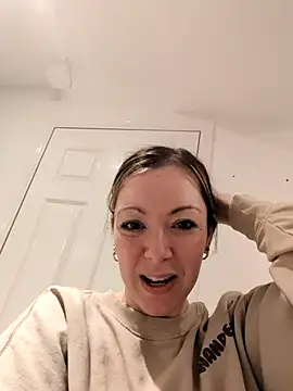 Snapshot of fucklyweds chatting on 04.01.26 fucklyweds online show from 04.01.26