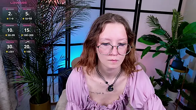 Snapshot of AmelieViolet chatting on 07.14.26 AmelieViolet online show from 07.14.26