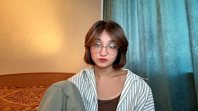 Snapshot of Nyvel chatting on 03.17.26 Nyvel online show from 03.17.26