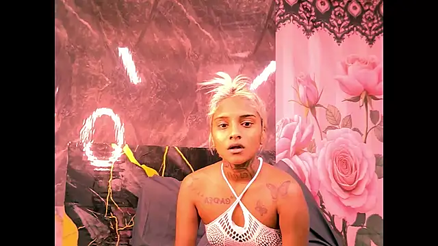 Snapshot of indian_barbie chatting on 06.08.26 indian barbie online show from 06.08.26