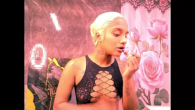 Snapshot of indian_barbie chatting on 06.19.26 indian barbie online show from 06.19.26