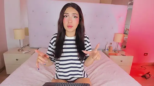 Aria Sims online show from 04.23.26