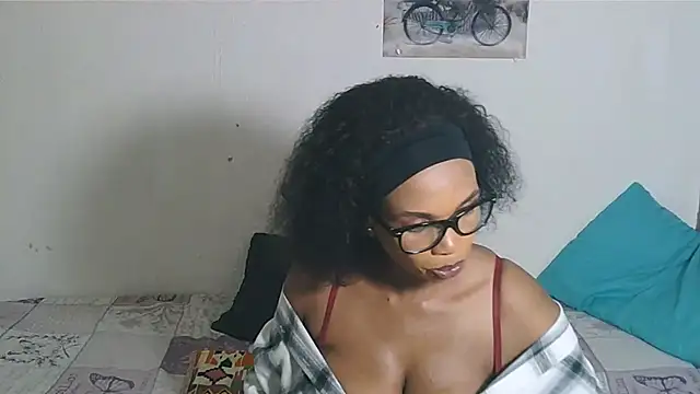 AfronQueen7 online show from 04.22.26
