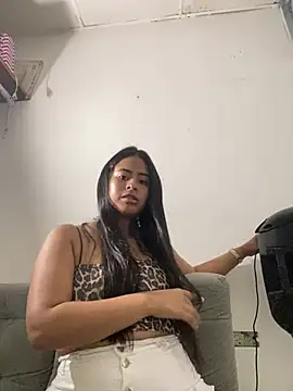 Snapshot of lucirganaxxx chatting on 03.23.26 lucirganaxxx online show from 03.23.26