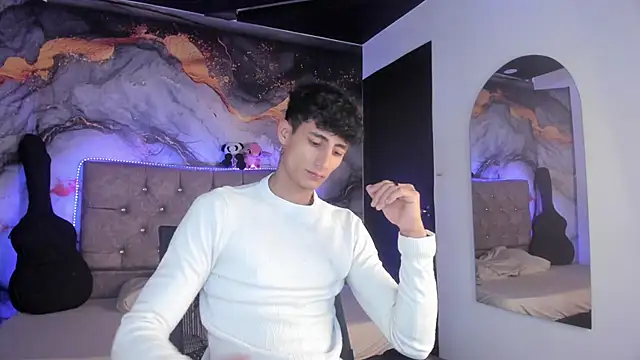 MaxiimoRomano  online show from 04.23.26