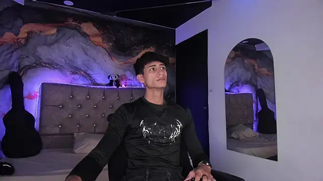 MaxiimoRomano  online show from 04.24.26