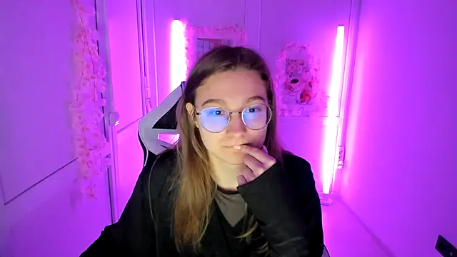 Snapshot of Mia_kristal chatting on 05.17.26 Mia kristal online show from 05.17.26