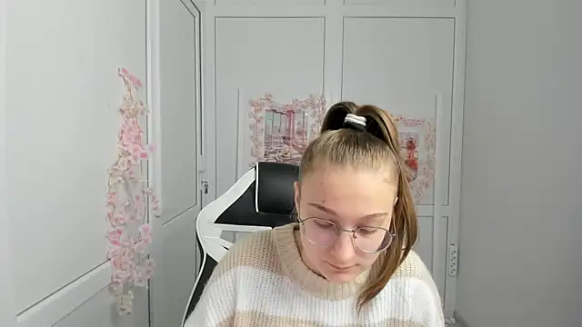Snapshot of Mia_kristal chatting on 05.26.26 Mia kristal online show from 05.26.26